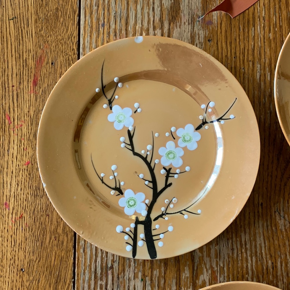 Set of 4 hand-painted vintage plates made in Japan ready to hang